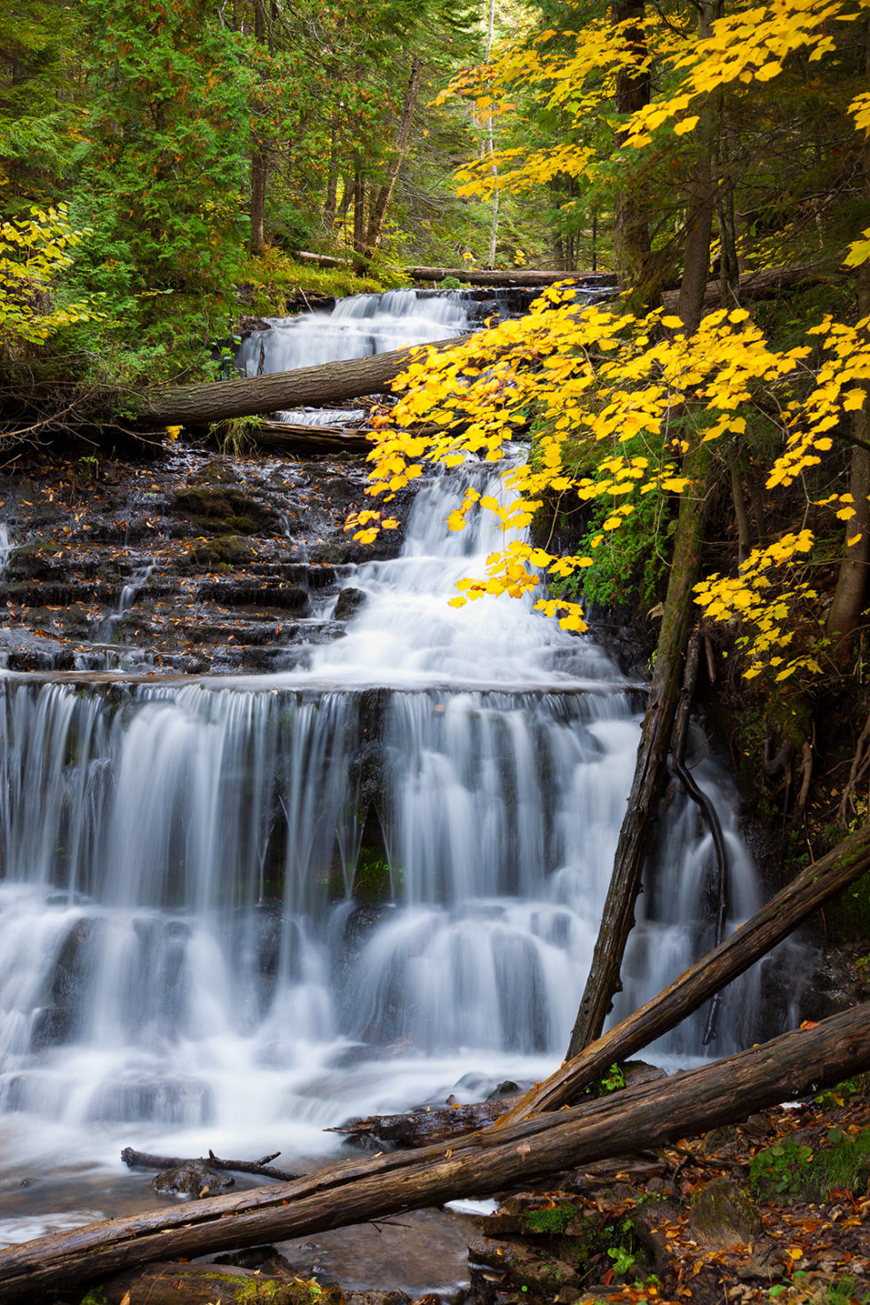 waterfall in upper peninsula michigan